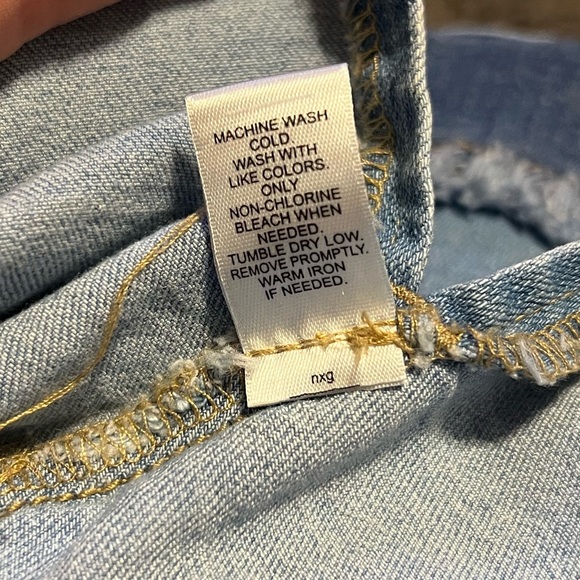 Women’s Patched Denim Button Down Shirt - Picture 10 of 10